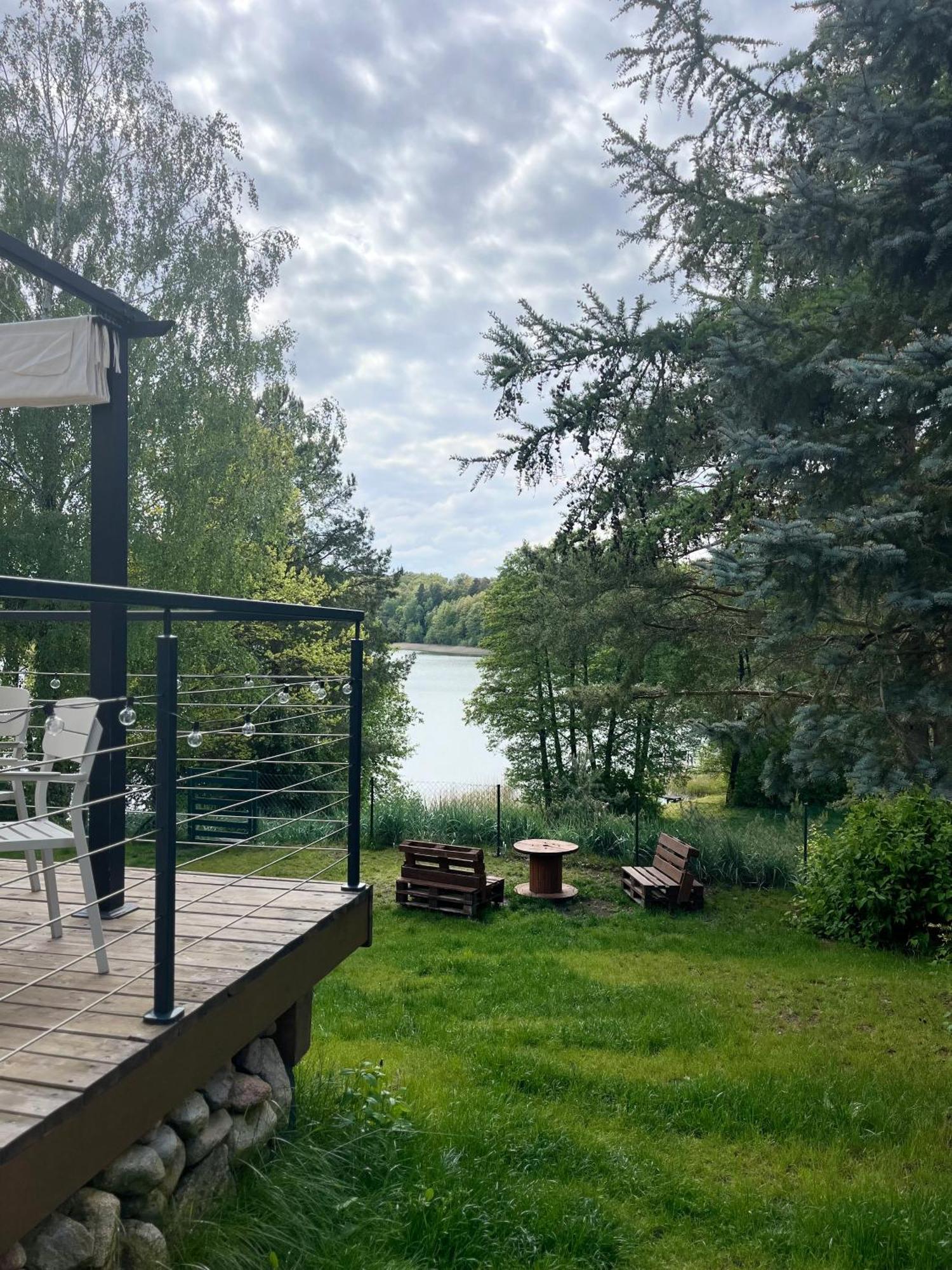 Dom Nad Jeziorem Gaja House Jadamowo Exterior foto